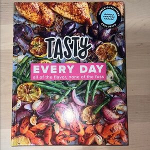 Every Day Cookbook – Pink Accent